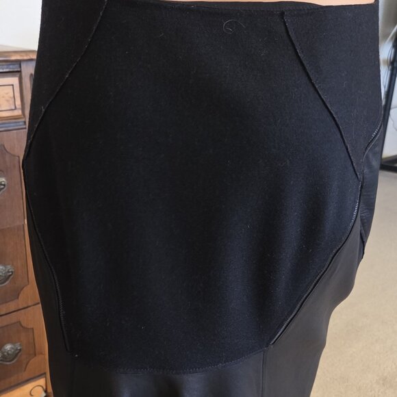 Elie Tahari No "Baggy Butt" Leather Skirt - Picture 3 of 5